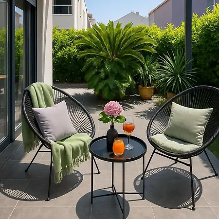 The Modern Palm Garden *